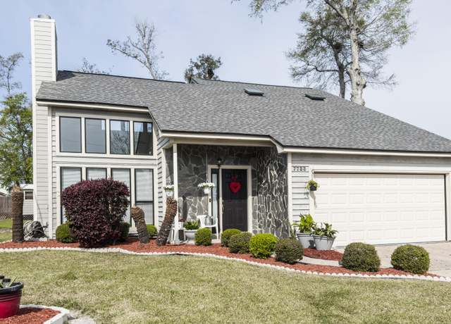 Property at 7723 Shadow Bay Dr, Panama City, FL 32404, 3 beds, 2.5 baths