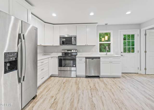 Property at 1001 White Ave, Graceville, FL 32440, 2 beds, 2 baths