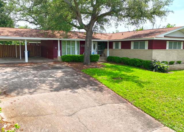 Property at 1206 Tyndall Dr, Panama City, FL 32401, 4 beds, 2.5 baths