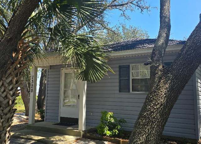 Property at 1328 Friendship Ave, Panama City, FL 32401, 1 bed, 2 baths