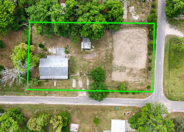 Property at 326 Henry Ave, Wewahitchka, FL 32465, 4 beds, 1.5 baths