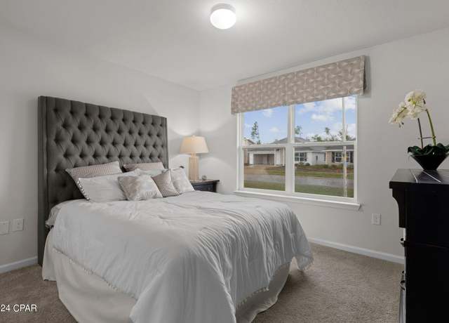Property at 6505 Haskins Dr, Panama City, FL 32404, 5 beds, 3 baths