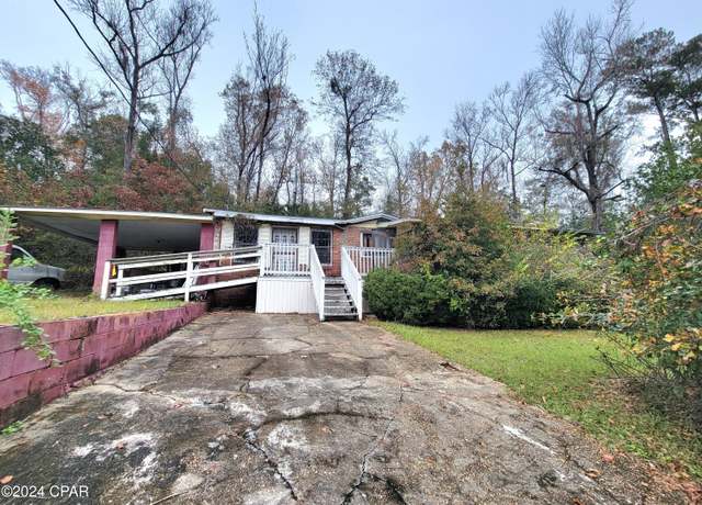 Property at 210 W Brent St, Chattahoochee, FL 32324, 3 beds, 1 bath