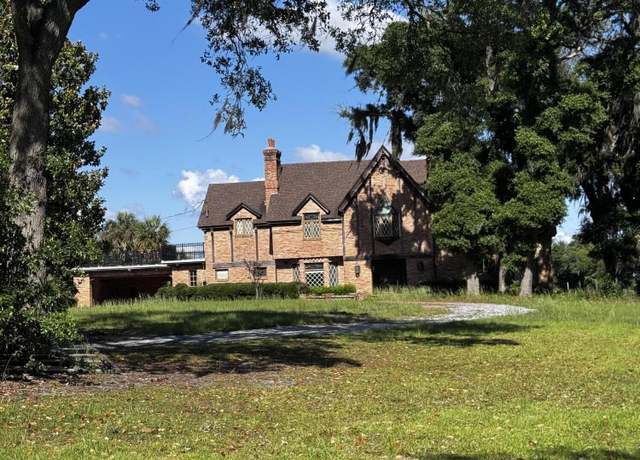 Property at 3160 Country Club Dr, Lynn Haven, FL 32444, 4 beds, 3 baths
