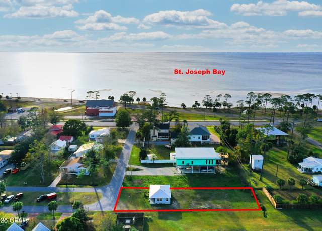 Property at 215 10th St, Port St. Joe, FL 32456, 3 beds, 1 bath