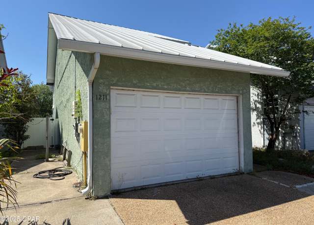 Property at 1211 Capri Dr, Panama City, FL 32405, 3 beds, 2.5 baths