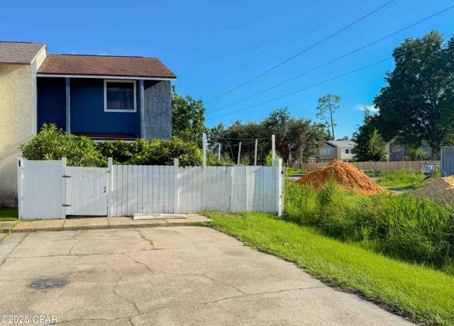 Property at 3900 Venetian Cir, Panama City, FL 32405, 2 beds, 1.5 baths