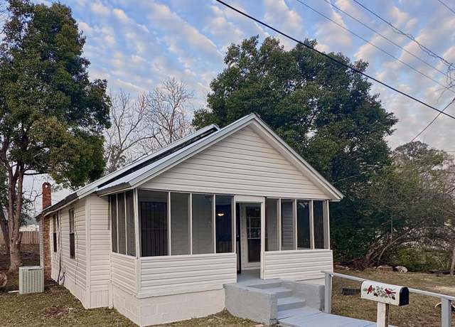 Property at 1012 Washington Ave, Graceville, FL 32440, 3 beds, 2 baths