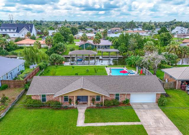 Property at 631 Beachcomber Dr, Lynn Haven, FL 32444, 4 beds, 2 baths