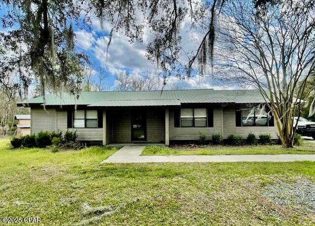 Property at 2799 W Laurel Dr, Alford, FL 32420, 3 beds, 2 baths