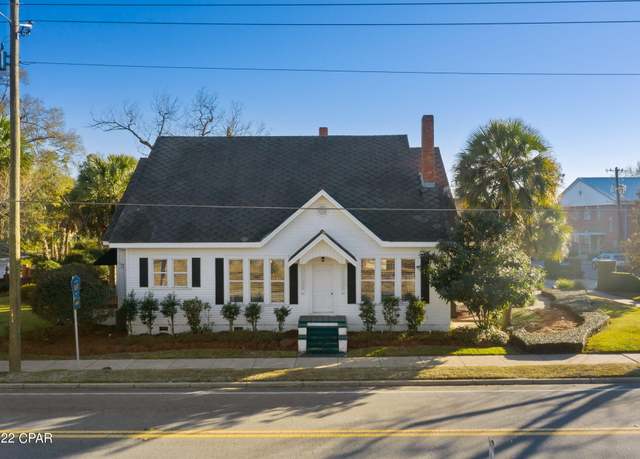 Property at 991 8th Ave, Graceville, FL 32440, 6 beds, 5.5 baths