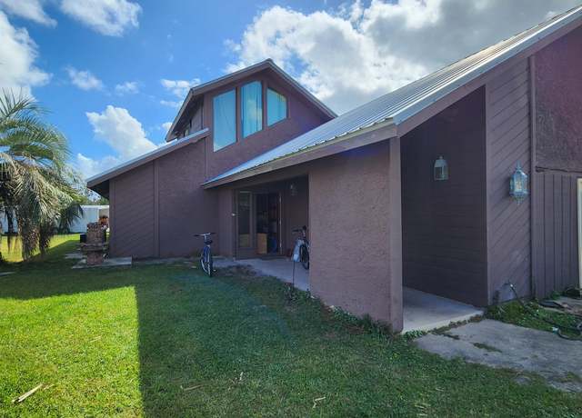 Property at 2046 Three Putt Ln, Panama City, FL 32404, 4 beds, 3.5 baths