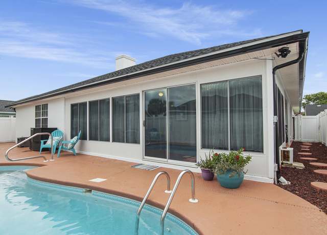 Property at 122 Seaclusion Cir, Panama City Beach, FL 32413, 3 beds, 2 baths