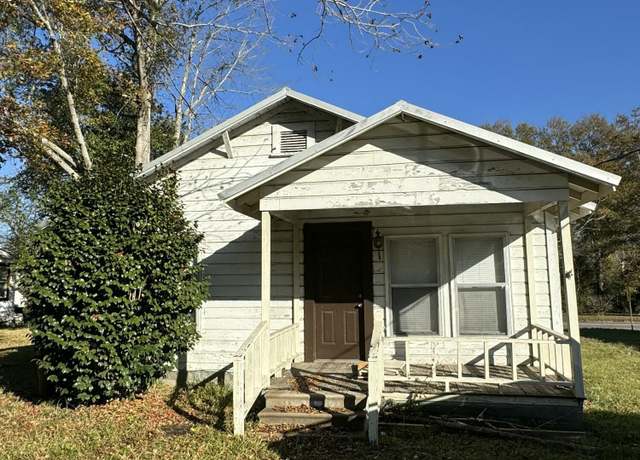Property at 5289 Brown St, Graceville, FL 32440, 3 beds, 1 bath