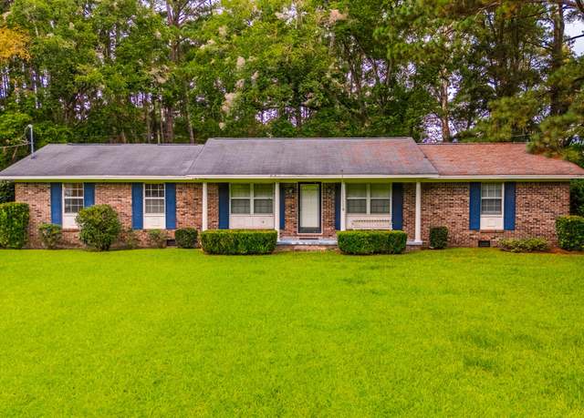 Property at 3721 Highway 77, Graceville, FL 32440, 3 beds, 2 baths