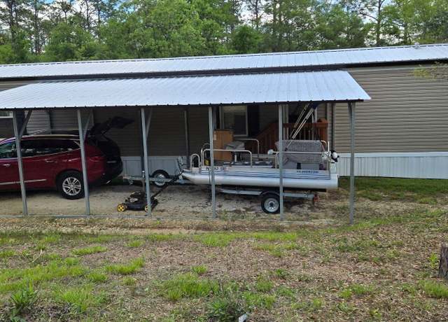 Property at 4027 Dunford Cir, Chipley, FL 32428, 3 beds, 2 baths