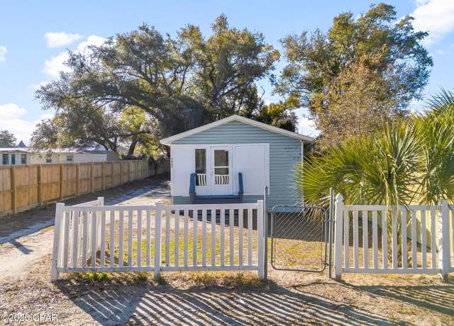 Property at 1905 W 17th St, Panama City, FL 32405, 2 beds, 1 bath