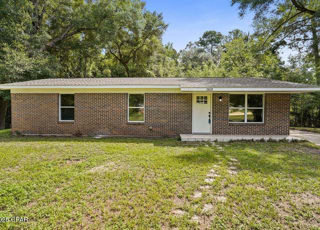 Property at 2809 Berry Rd, Ponce De Leon, FL 32455, 3 beds, 1.5 baths