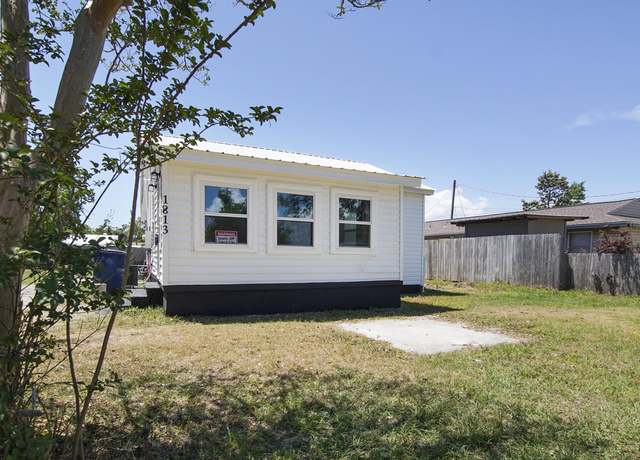 Property at 1813 Hickory Ave, Panama City, FL 32405, 2 beds, 2 baths