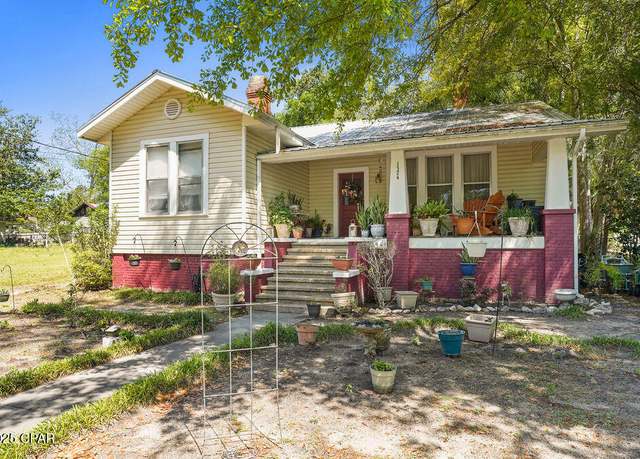 Property at 1324 Coggin Ave, Chipley, FL 32428, 4 beds, 3 baths