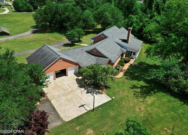 Property at 4542 Oakwood Dr, Marianna, FL 32446, 4 beds, 3 baths