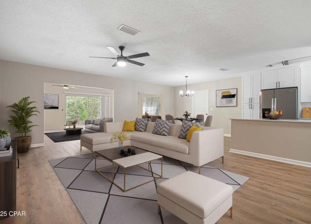 Property at 3953 Kinlock Dr, Chipley, FL 32428, 3 beds, 2 baths
