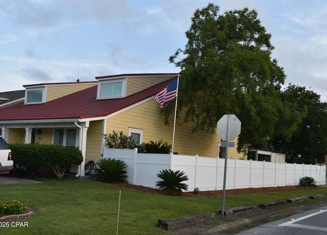 Property at 4036 Woodridge Rd, Panama City, FL 32405, 2 beds, 2 baths