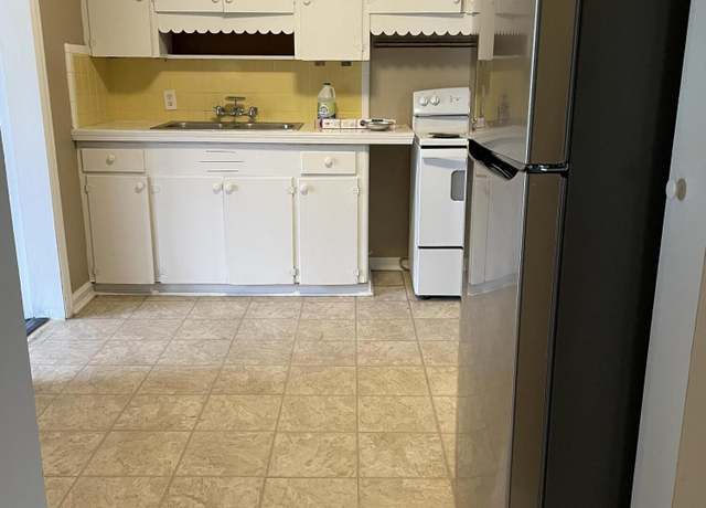Property at 1914 Hickory Ave, Panama City, FL 32405, 3 beds, 1 bath