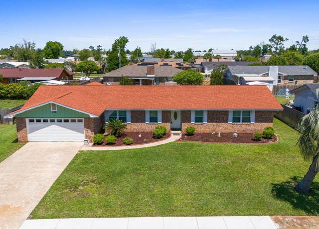 Property at 326 Moore Dr, Lynn Haven, FL 32444, 4 beds, 3 baths