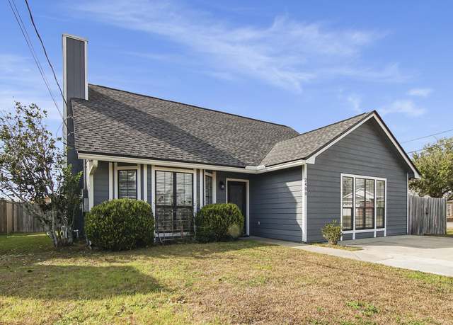 Property at 2400 Jason Dr, Lynn Haven, FL 32444, 3 beds, 2.5 baths