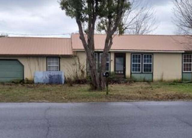 Property at 5012 Lake Dr, Panama City, FL 32404, 3 beds, 1 bath