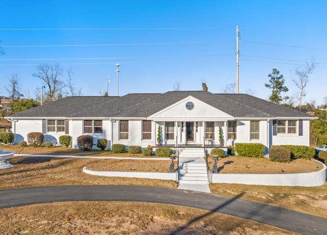 Property at 3005 Watson Dr, Marianna, FL 32446, 4 beds, 3.5 baths