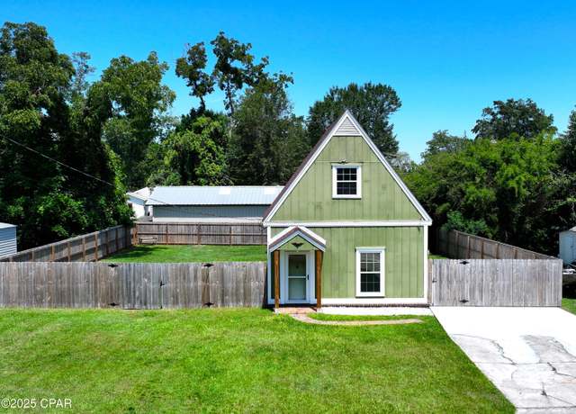 Property at 4376 Wilton St, Marianna, FL 32446, 2 beds, 1.5 baths