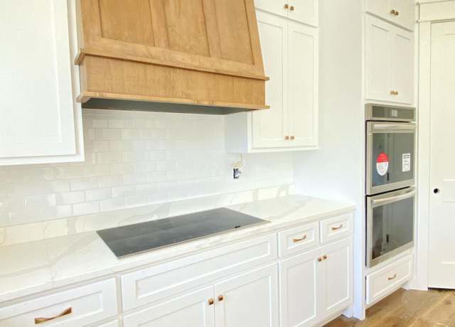 Property at 610 Shady Oaks Ln, Lynn Haven, FL 32444, 4 beds, 3.5 baths