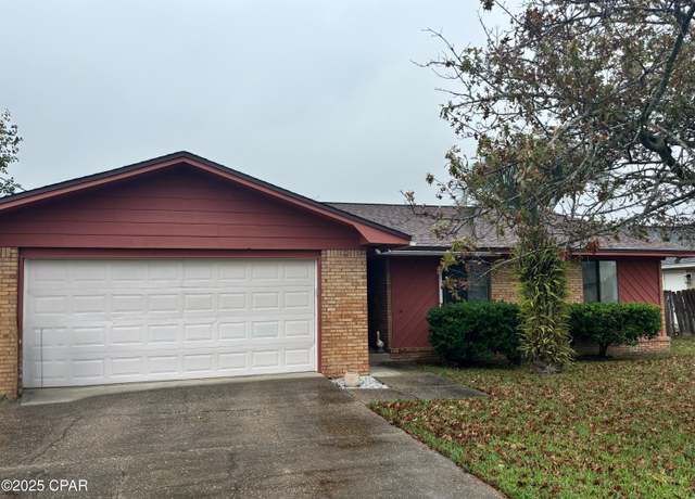 Property at 2821 Fairmont Dr, Panama City, FL 32405, 3 beds, 2 baths