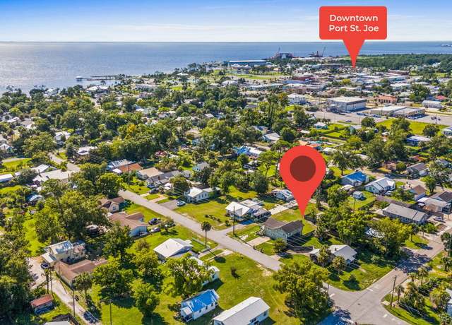 Property at 525 8th St, Port St Joe, FL 32456, 6 beds, 4 baths