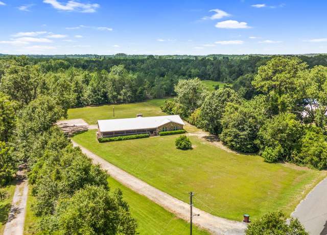 Property at 963 Everett Rd, Graceville, FL 32440, 3 beds, 2 baths