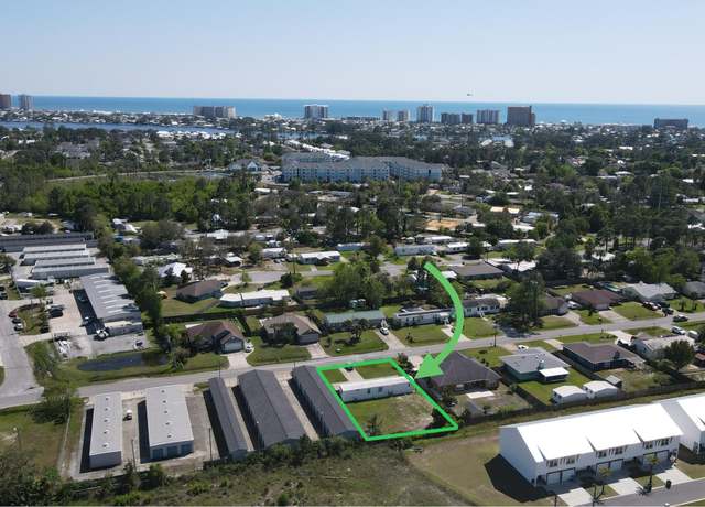 Property at 6422 Summer Oak Dr, Panama City, FL 32408, 2 beds, 2 baths