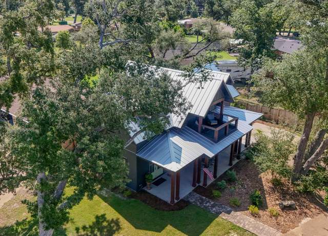 Property at 4612 Sunset Dr, Panama City, FL 32404, 3 beds, 2.5 baths