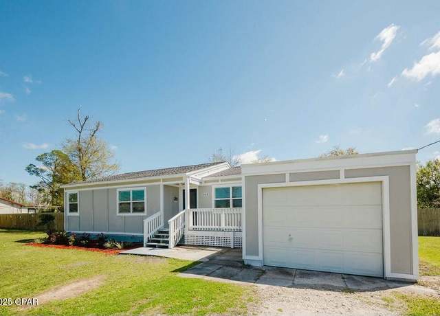 Property at 1542 Oak Ave, Panama City, FL 32405, 3 beds, 2 baths