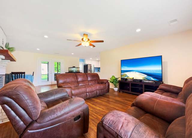 Property at 1623 Monument Ave, Port St Joe, FL 32456, 3 beds, 2 baths