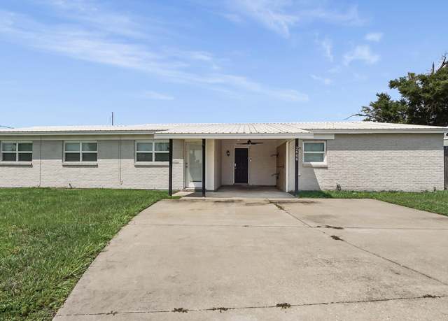 Property at 2606 W 20th St, Panama City, FL 32405, 4 beds, 2.5 baths