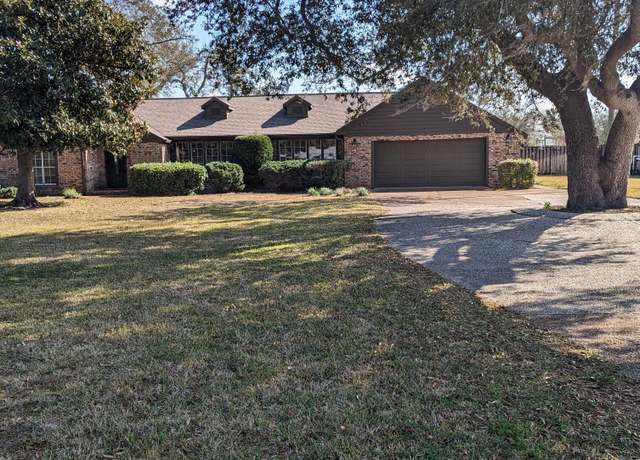 Property at 811 W Pierson Dr, Lynn Haven, FL 32444, 3 beds, 2 baths