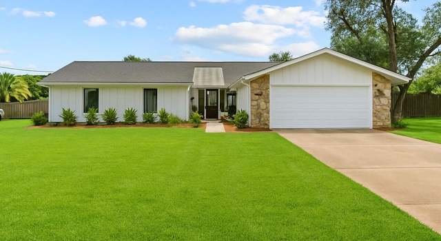 Photo of 143 Queens Cir, Panama City, FL 32405