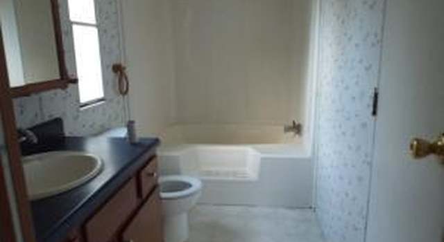 Photo of 12402 4th St, Fountain, FL 32438