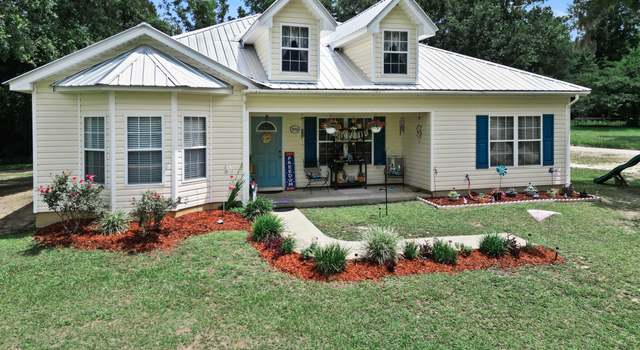 Photo of 7496 Clearwater Ln, Grand Ridge, FL 32442