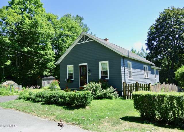 Property at 7 Aberdeen Rd, Pittsfield, MA 01201, 2 beds, 1 bath