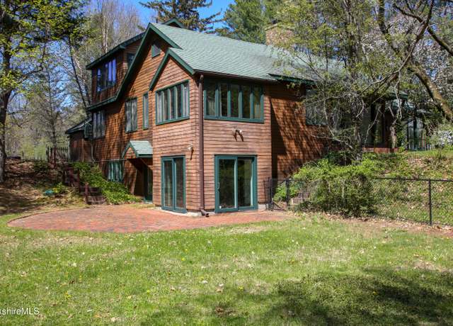 Property at 28 Brigham Ln, Amherst, MA 01002, 4 beds, 4 baths