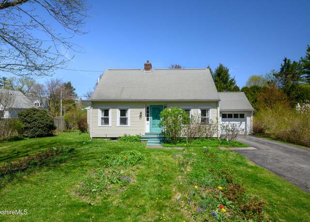 Property at 21 Berkshire Dr, Williamstown, MA 01267, 4 beds, 2.5 baths