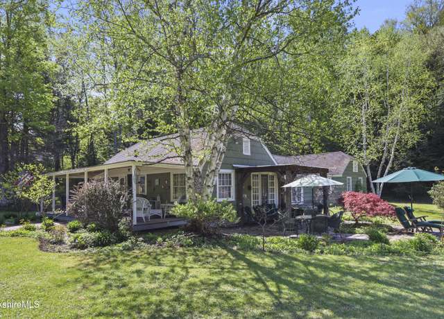 Property at 288 East New Lenox Rd, Pittsfield, MA 01201, 4 beds, 1.5 baths